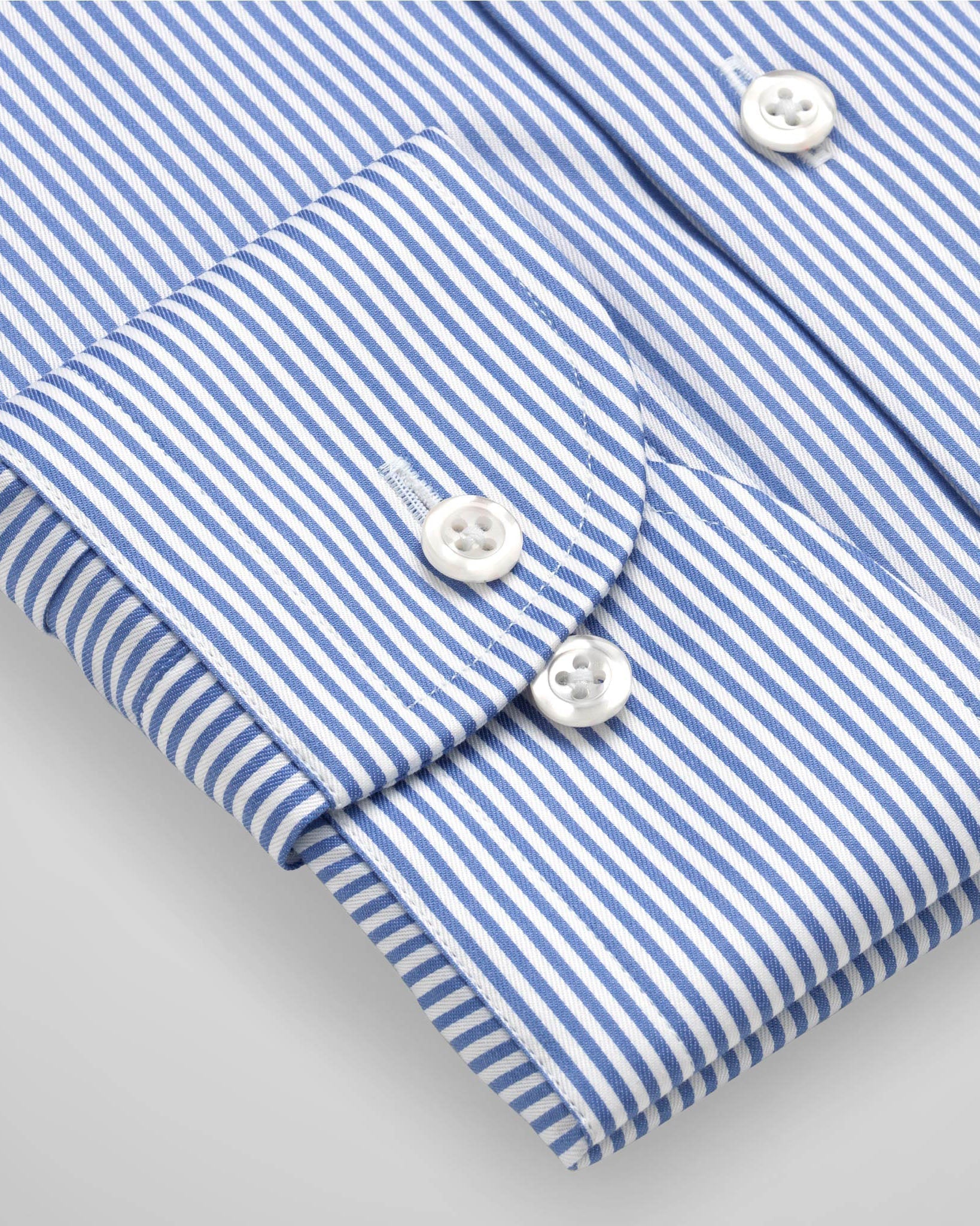The Lawyer 4.0 | Mittelblauer Streifen
